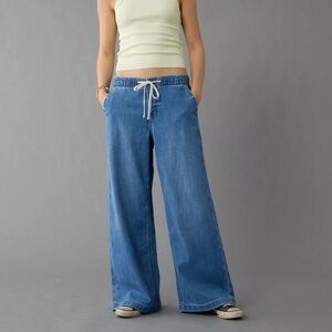 American Eagle Stretch Low-Rise Ultra Wide-Leg Pull On Jean Size Small Short